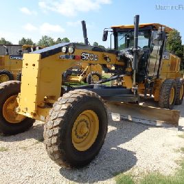 2013 John Deere 670G