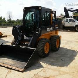 2015 John Deere 318E