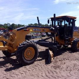 2011 John Deere 670G