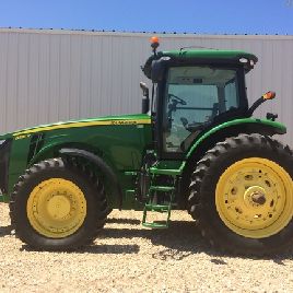 2011 John Deere 8235R