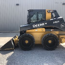 2017 John Deere 330G