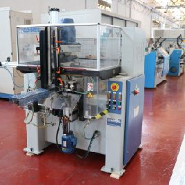 A COMEC MOD FGG.2UF.CA/450 NYOMÁSOS GÉP CSATLAKOZÁSA