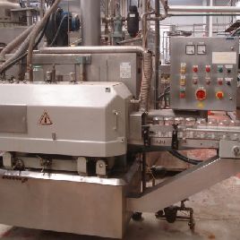 Packaging line with seamer