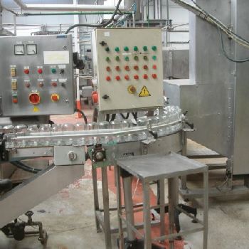 Packaging line with seamer