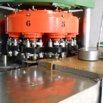 Vacuum dosage and seaming group Comaco