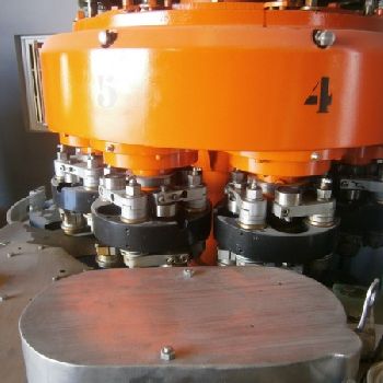 Vacuum dosage and seaming group Comaco