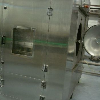 Mobemur automatic can seamer with vacuum.