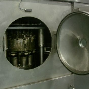 Mobemur automatic can seamer with vacuum.