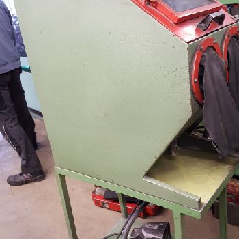 Glass sandblasting booth