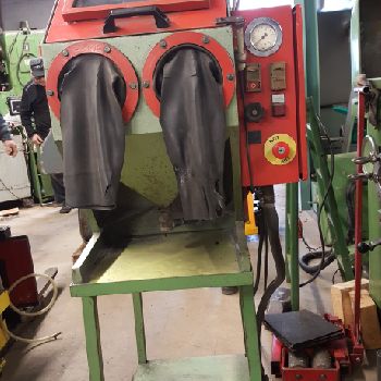 Glass sandblasting booth