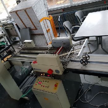 Multipli 382 with flat pile feeder