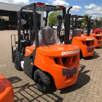 Doosan D 30 GX Plus