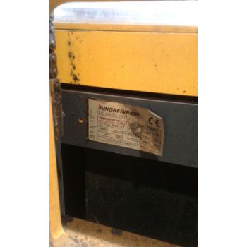 CODE 1095 JUNGHEINRICH ELECTRIC PALLET TRUCK 1400 Kg