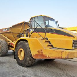 2002 CATERPILLAR 735