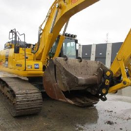 2018 KOMATSU PC 240 LC-11