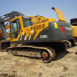 VOLVO EC240BLC 2015