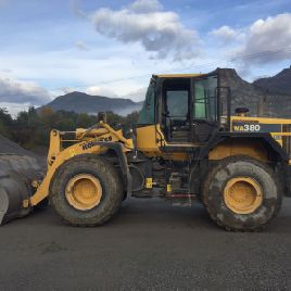 2011 KOMATSU WA380