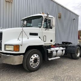 2002 MACK CH613
