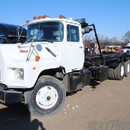 1999 MACK DM690S