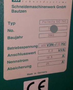 Perfecta 132 TVC cutting machine with lift