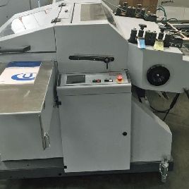 A Horizon PSX-56 csomagszállítása lapos sajtóval