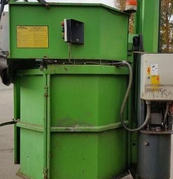 Roller compactor / packing station