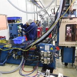 (1996) Machine à injection Arburg de 28 tonnes � Horizontal / Vertical