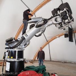 2007 KUKA KR500 “robot coaster” for amusement park, perfect condition