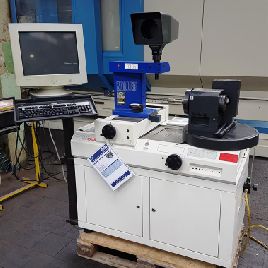 Tool presetting device