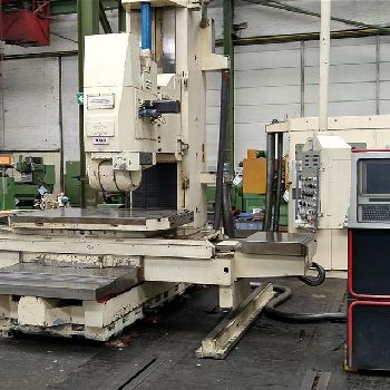 Universal milling and boring machine