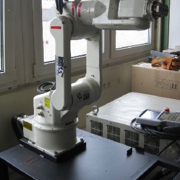 Robots Motoman Yaskawa YR-SV3-J30, XRC controller