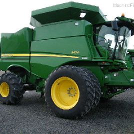 John Deere S670