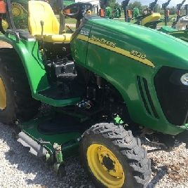 John Deere 3320