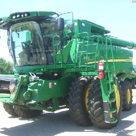 John Deere S670