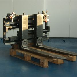 Поворотный вилочный зажим 2T411D