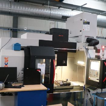 MICROCUT V-30 Vertical Machining Centre