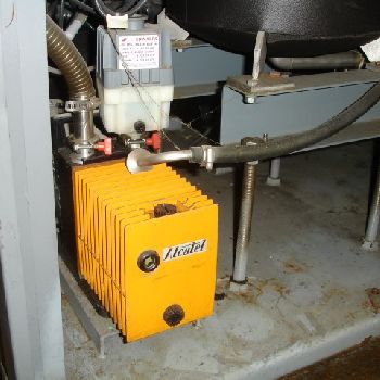 EdwardsLYOFLEX 4, freeze dryer,4 sq.ft.,17.6 lb.ice capacity w/vacuum pump,chiller package &amp; controls,1991,#27497