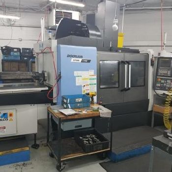 Doosan #DNM5700, 30+1 SMTC, 41" X,22 Y,20 Z, 12k RPM, #40, Fanuc I, probe, 2017, #81696