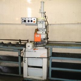 13.8 "Kasto # DISC-U10, semiautomático, ferroso, capacidad 3.94, inglete, 2.4 / 3.2HP, 2 velocidades, clnt, conv, '01