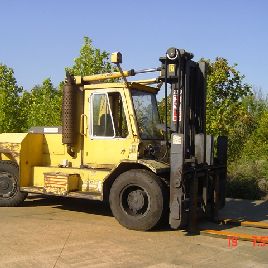 22000 lb. Taylor # TE220M, carretilla elevadora diésel, altura de elevación de 138.5 ", altura del mástil 118, horquillas 68 x 7, centro de carga 24, 1989, # 12453F