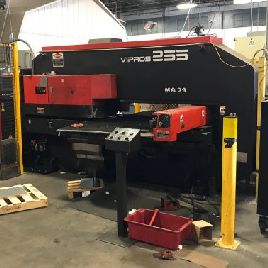 22 tonnás, Amada # VIPROS-255, hidraulikus CNC torony lyukasztógép, Fanuc 18P, 2001, # 11590