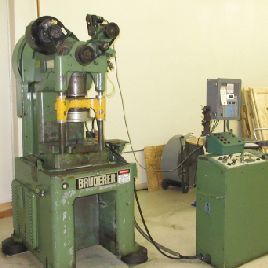 30 Ton,Bruderer#BSTA30, hi-spd,adj 1-1/2" str,9 SH,21-1/2x18-1/2 bed,25 HP,0-600 SPM