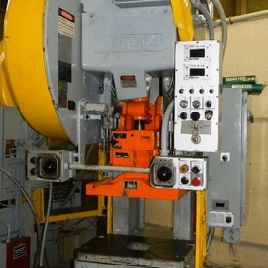 32 toneladas, Minster # 4SS, prensa de espacios, 4 "str, 15 SH, 2.25 adj., 90-180 SPM vari, 24 x 16 camas," 95