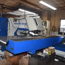 22 tonnes, Trumpf # TC2020R, 50 "X, 100 Y, épaisseur 1/4 feuille, diamètre 3 perforations, 420 SPM, 19 stations