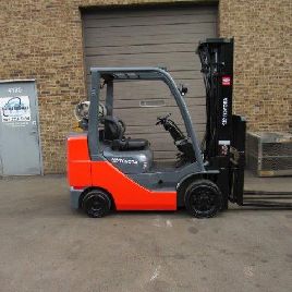 6000 lb Toyota # 8FGCU30, carretilla elevadora, GLP, mástil de tres etapas 95/199, 8278 horas, 2008