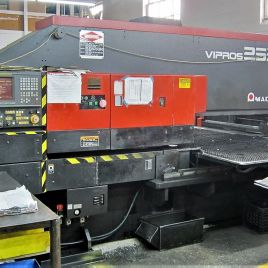 22 Ton, Amada # VIPROS-255, Fanuc 18P, 50 "x 50,31 állomás, 3 A / I, kefeasztal, 1998, # 29510