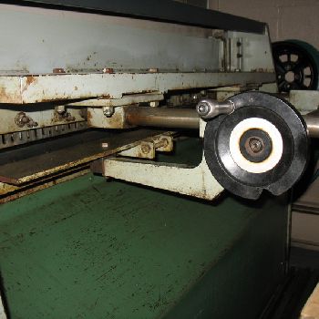 10 ga. x 4’Edwards#3.25/1250DD, electro-mechanical,24" manual back gauge,1990