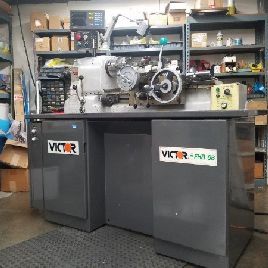 Victor # FHR-68, 12,9 "sw, 3-кулачковый патрон, 1-1 / 4 отверстия, 14 грань револьверной головки к шпинделю, 4k об / мин, DRO