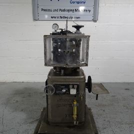 Manesty # BETAPRESS, 16-sta, guías de punzonado superiores con llave, diámetro máximo de tableta de 5/8 ", profundidad máxima de llenado de 11/16, a 1500 tabletas / min, tal cual, # 44936