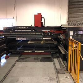 Amada # MP1225NJ, cargador de hojas de 4 '' x 8 '', carro de descarga, mesa elevadora